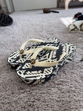 Tory Burch Black & Cream Geometric Platform Flip Flops